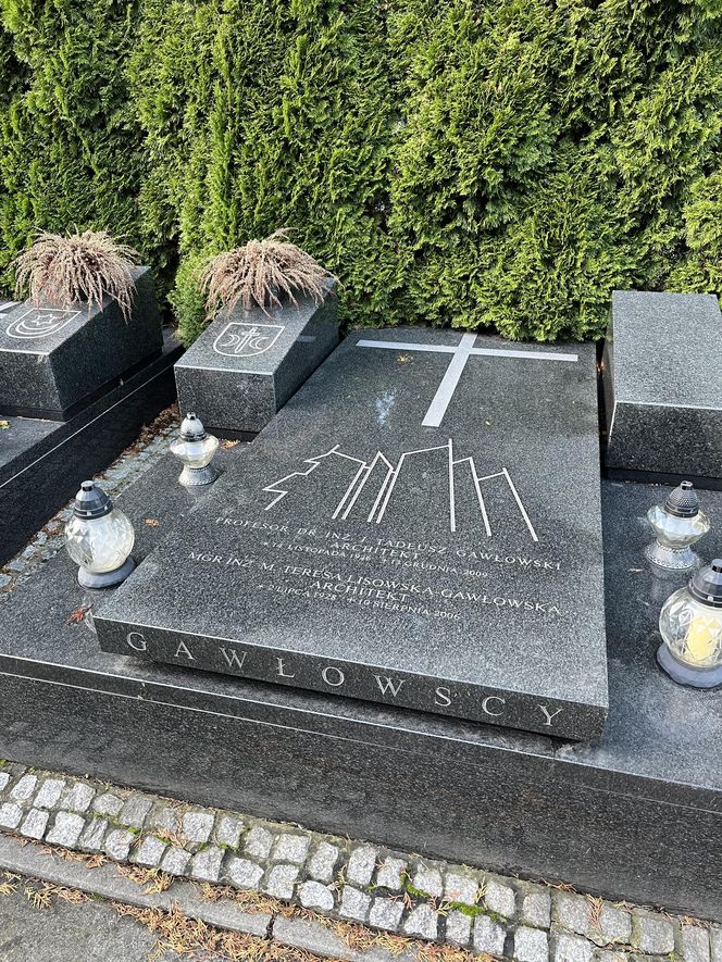 Groby architektów na krakowskich cmentarzach