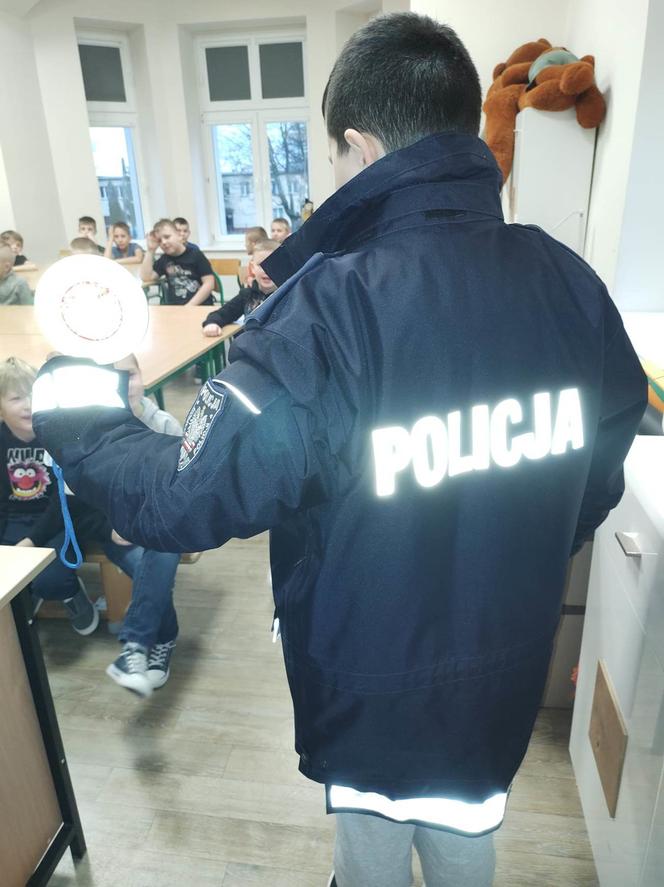 Policjanci w szkołach i przedszkolach w Iławie. Bezpieczne Ferie 2023