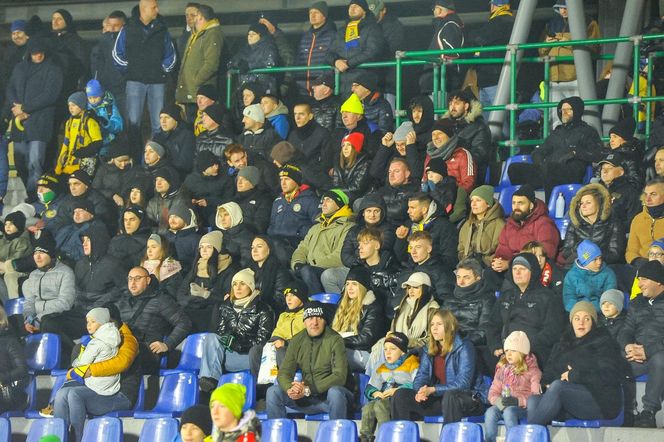 Elana Toruń - Zawisza Bydgoszcz 1:1, zdjęcia kibiców, opraw i piłkarzy ze Stadionu Miejskiego im. Grzegorza Duneckiego