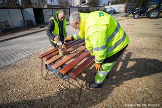 Tychy: Z parków zniknęły ławki. Służby miejskie zajmują się ich konserwacją