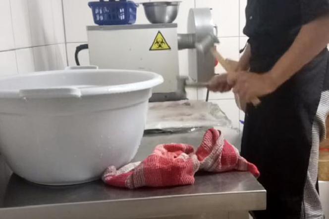 Perkusista w kuchni - tak kotlety ubija prawdziwy bębniarz! [VIDEO]
