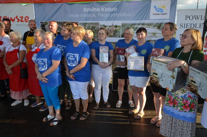 W konkursie na najlepsze pierogi w powiecie Siedleckim w 2025 roku zwyciężył męski zespół KGW „Sami Swoi” z Kotunia! 
