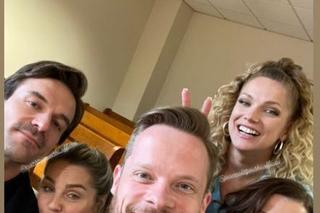 Przyjaciółki, na planie 21 sezonu: Inga (Małgorzata Socha), Patrycja (Joanna Liszowska), Borys (Piotr Stramowski) 