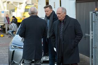 Pierwsza miłość odc. 3633. Karol Weksler (Karol Strasburger), Michał Domański (Wojciech Błach)