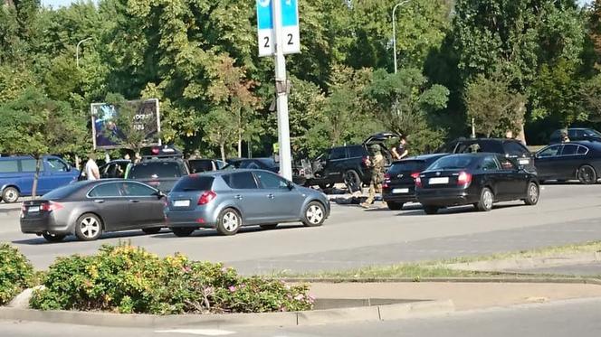 Wielka akcja policji i antyterrorystów na al. Pokoju w Krakowie