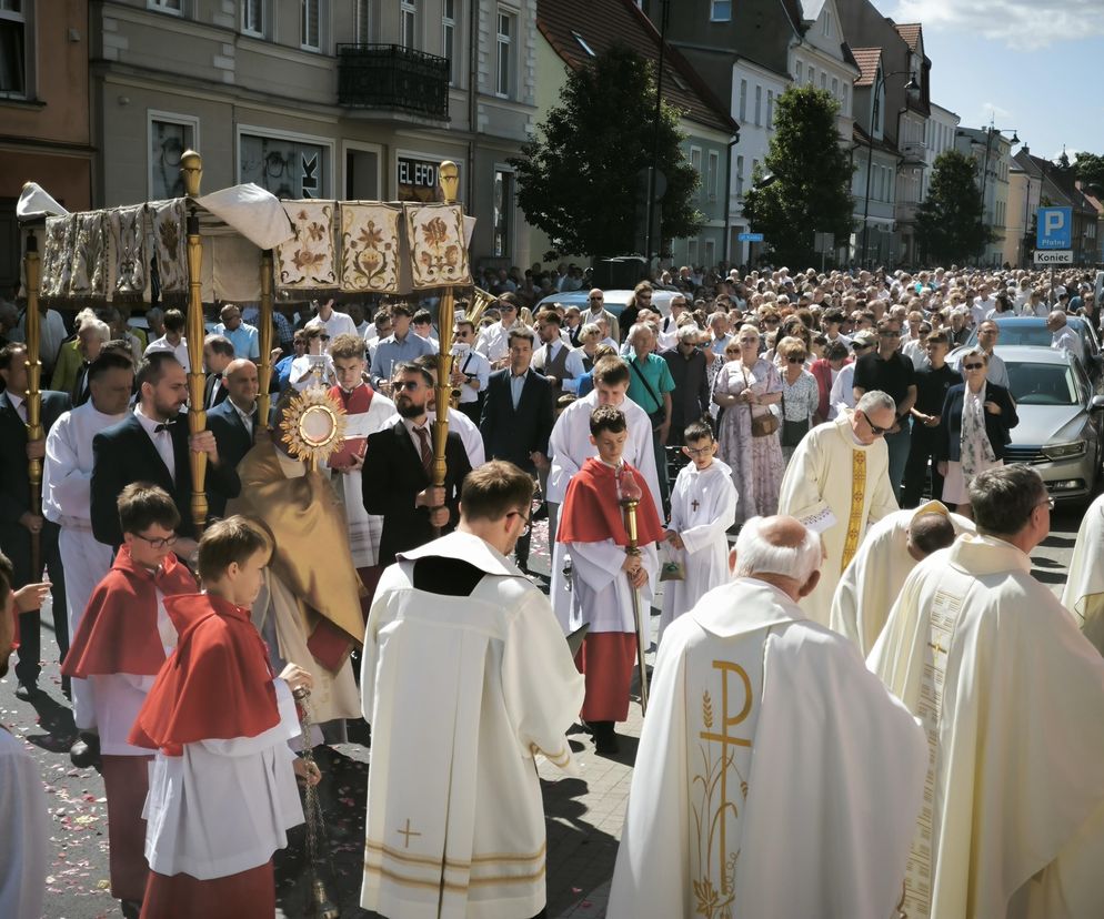Procesja Bożego Ciała przeszła ulicami Leszna [zdjęcia]