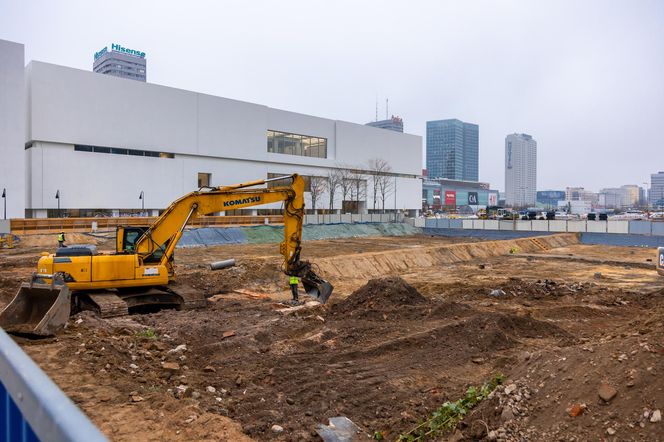 Trwa przebudowa części dawnego Placu Defilad w plac Centralny