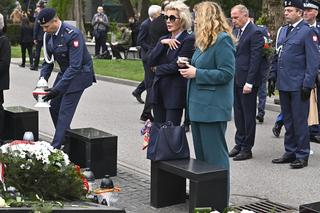 Joanna Racewicz przy grobie męża