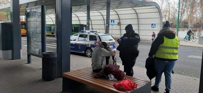 Poznań: Spotkany na ulicy 59-latek potrzebował pomocy. Trafił do ośrodka 