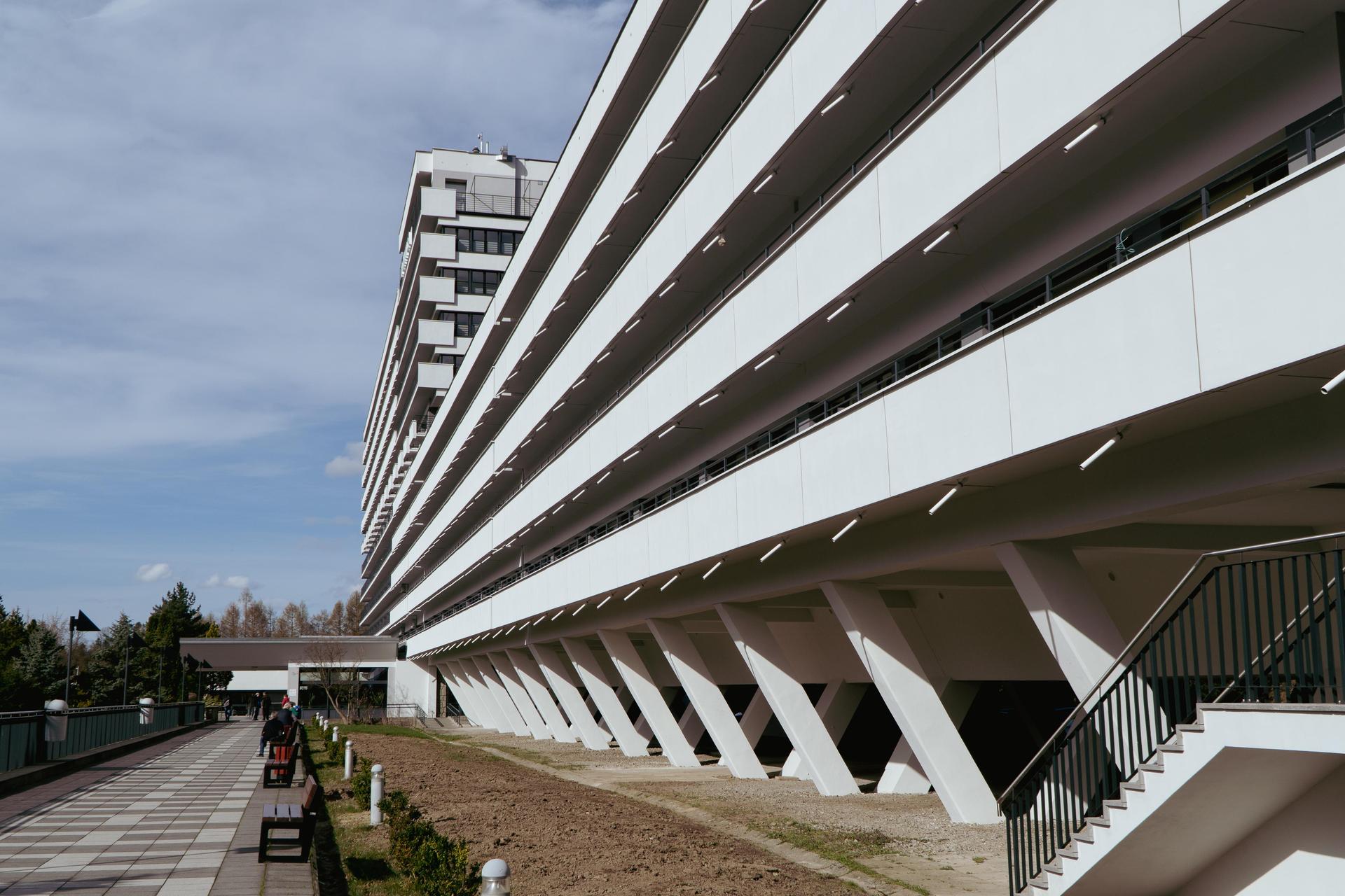 Sanatorium Równica w Ustroniu - zdjęcia. Modernistyczna bryła niczym okręt