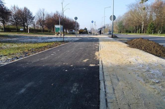 Pęknięta ścieżka rowerowa na ul. Aleksandrowicza