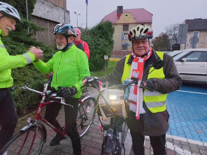 Z Leszna wystartował rajd rowerowy "Biało-Czerwono Zakręceni"