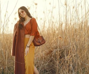 Między latem a jesienią. Idealne stylizacje na przejściową porę