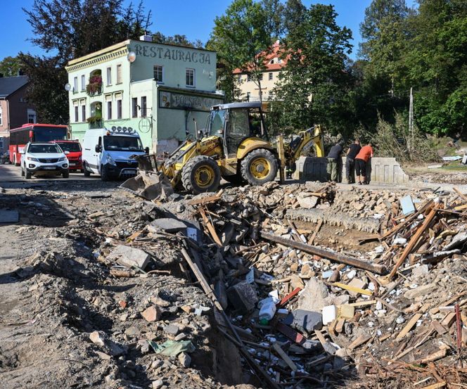 Szok, złość i płacz w Lądku-Zdroju. Miasto w niczym nie przypomina uzdrowiska [ZDJĘCIA]