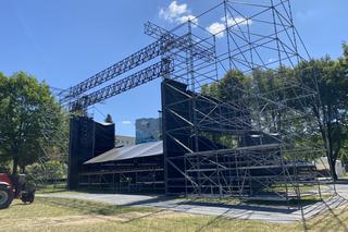 Kortowo zamienia się w festiwalowe miasteczko. Scena główna już prawie gotowa. Zobacz zdjęcia