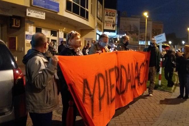 J***ć PiS. Protest kobiet w Kielcach! Nie godzimy się na PIEKŁO kobiet