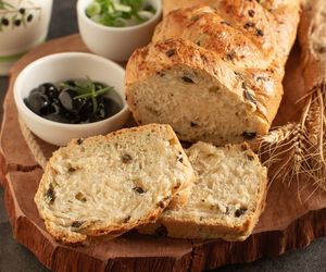 Włoski przepis na obłędne domowe pieczywo. Chleb z oliwkami Filone di pane