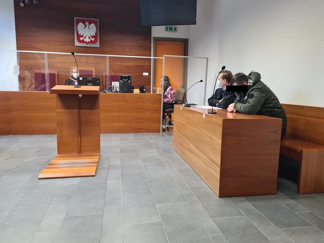 Rzeszów. Ruszył proces policjanta, który robił w hipermarkecie zdjęcia miejsc intymnych kobiecie 