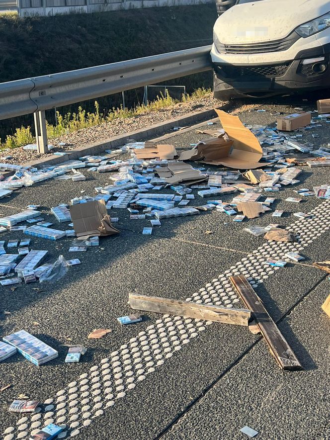 Wypadek ciężarówki z bydłem ujawnił przemyt papierosów
