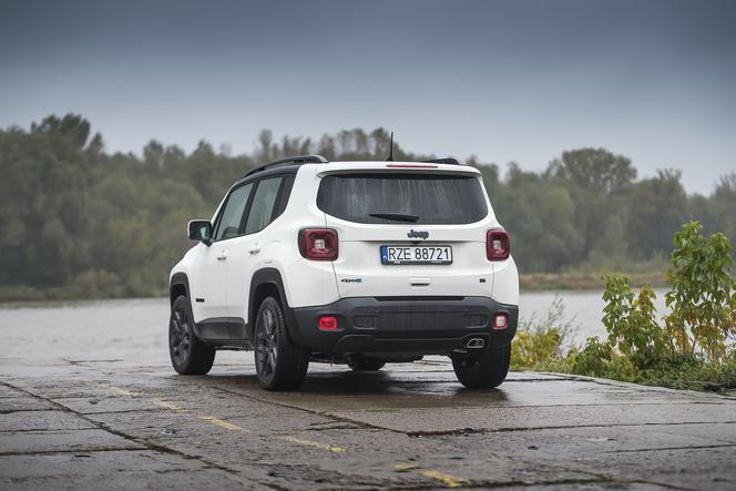 Jeep Renegade 4XE S 240 KM 6AT to pierwszy hybrydowy Jeep