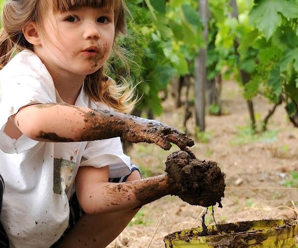 syndrom Pica, dziecko, brud, błoto