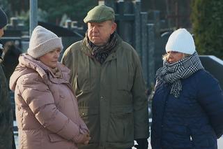 Barwy szczęścia odc. 2818: Basia (Sławomira Łozińska), Róża (Anna Gornostaj), Zdzisio (Zbigniew Buczkowski), Borys (Jakub Wieczorek)