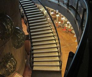 Ještěd, futurystyczny hotel i nadajnik telewizyjny