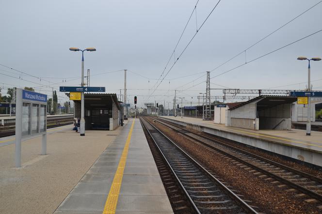 Uszkodzona sieć trakcyjna na stacji Warszawa Wschodnia