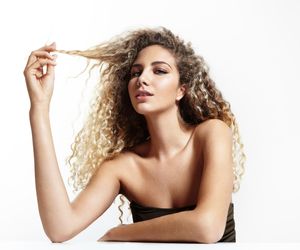 Suche włosy - jak je nawilżyć? Charakterystyka i pielęgnacja suchych włosów