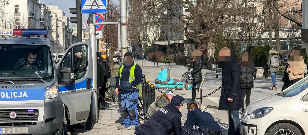 Rowerzystka potrącona na rogu Pięknej i Aleji Ujazdowskich