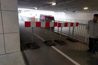 Na czas naprawy  uszkodzeń ruch w tunelu został całkowicie zamknięty dla samochodów i pieszych z wyjątkiem pojazdów uprzywilejowanych.
