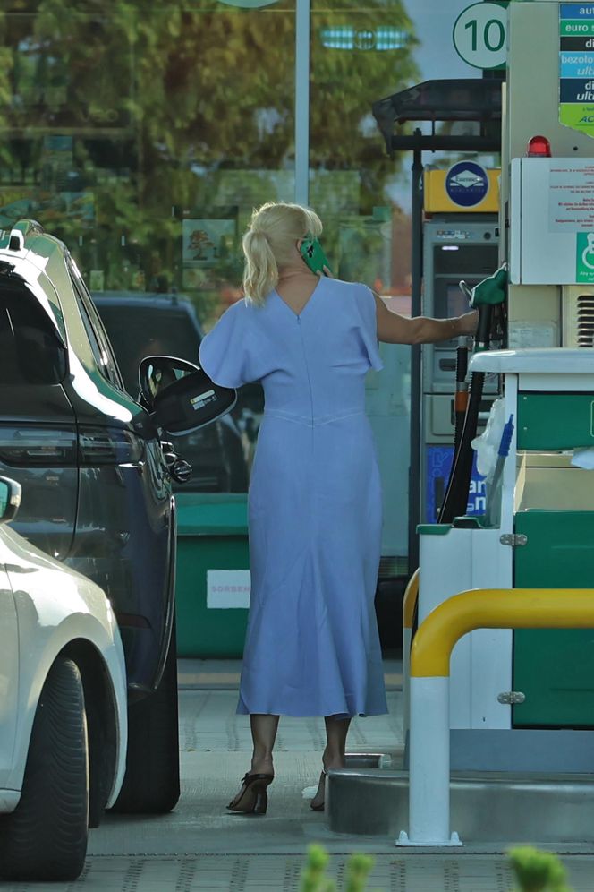 Małgorzata Kożuchowska jeździ autem za pół miliona w obcasach