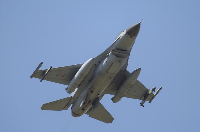 F-16