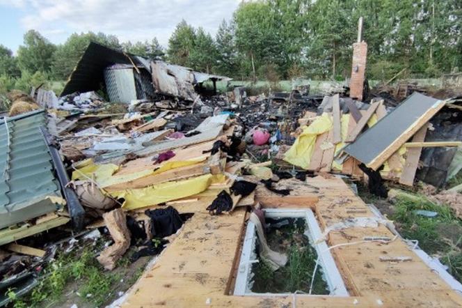 Potężna eksplozja wysadziła w powietrze jej dom pod Bełchatowem! 41-latka z rozległymi poparzeniami potrzebuje pomocy