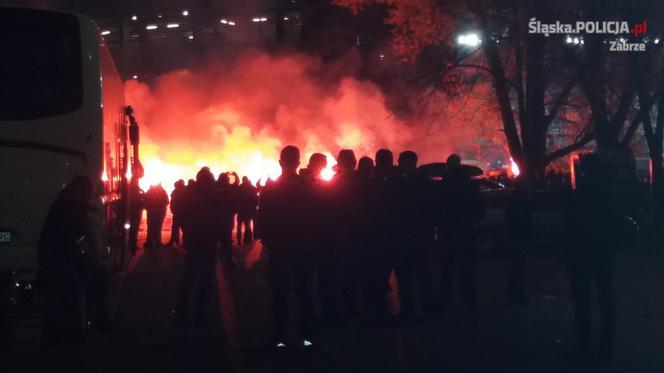 Zabrze: Starcie kiboli z policją. W ruch poszły kamienie, butelki i kostka brukowa