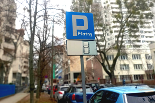 Za parkowanie w Warszawie można płacić Blikiem. Sprawdź, w których strefach