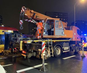 40-letnia rowerzystka wciągnięta pod pędzący tramwaj. „Liczne obrażenia ciała”