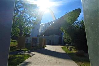 Teatr Letni jak twierdza. Mieszkańcy muszą pokonywać setki metrów dookoła