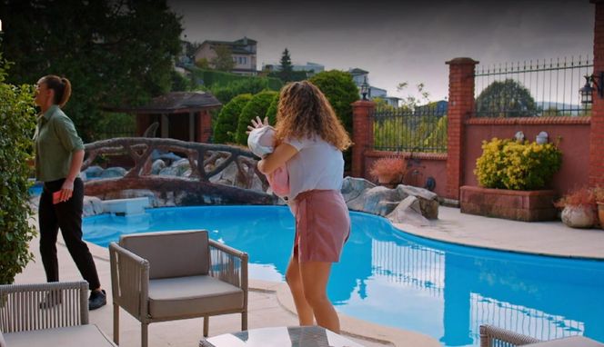 Miłość i nadzieja odc. 257. Melis, służąca w domu Bulenta i Feraye