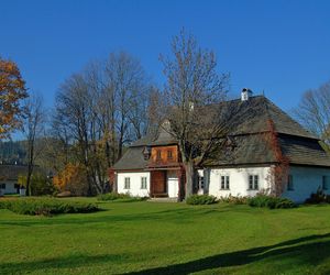 Najpiękniejsze dwory w Małopolsce. To prawdziwe perły architektury na mapie województwa!