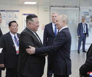 Putin i Kim Dzong Un - pomoc militarna