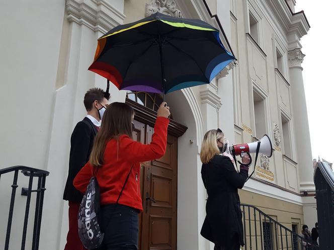 Idą lwice na ulice. Mieszkańcy Leszna znów protestują