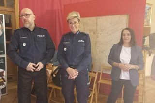 Z takiej strzelał James Bond. Cenny podarunek od policji w Lesznie dla Muzuem Okręgowego