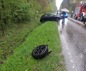 Wypadek na drodze nr 42 w Brodach. Zderzyły się dwa auta osobowe