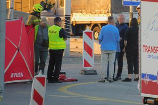 Tragedia na S7. Nie żyje rowerzysta. Potrącił go kierowca przewożący leki