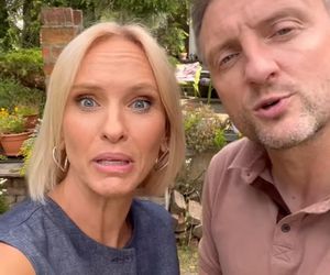 M jak miłość nowy sezon. Dorota (Iwona Rejzner), Bartek (Arkadiusz Smoleński) w siedlisku na planie