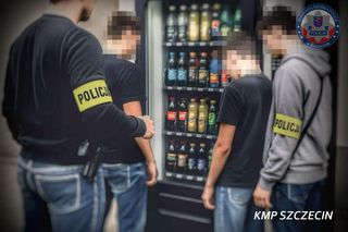 Chcieli się napić energetyka, więc włamali się do automatu. Nastolatkowie w opałach