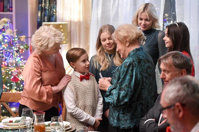 	Święta w M jak miłość odcinek specjalny. Barbara (Teresa Lipowska), Marta (Dominika Ostałowska), Basia (Karina Woźniak), Ania (Gabriela Świerczyńska),Lenka (Olga Cybińska)