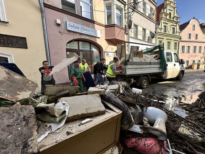 Sytuacja powodziowa w Kłodzku. Tak wyglądają zniszczenia po powodzi 