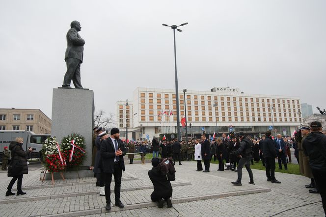 Kaczyńska z rodziną i Nawrockimi uczciła pamięć ojca